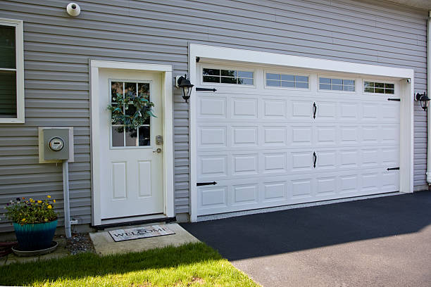 24/7 Emergency Garage Door Panel Replacement experts in Douglas County County, IL